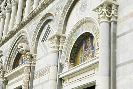 La façade de l'entrée du Camposanto cimetière monumental de Pise